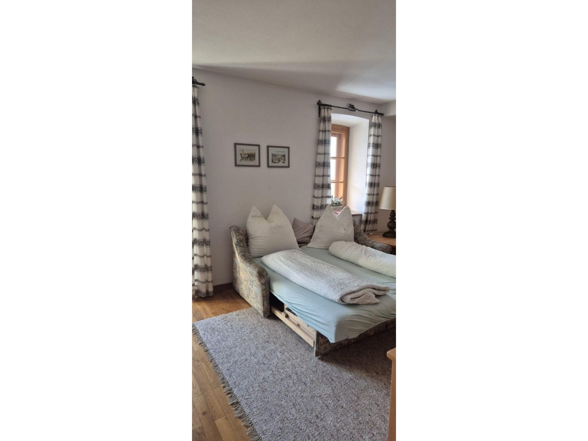 Schlafcouch in Wohnzimmer